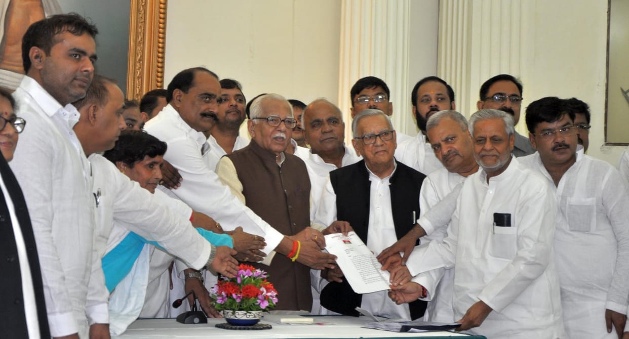  SP deligation meets to governor ram naik.