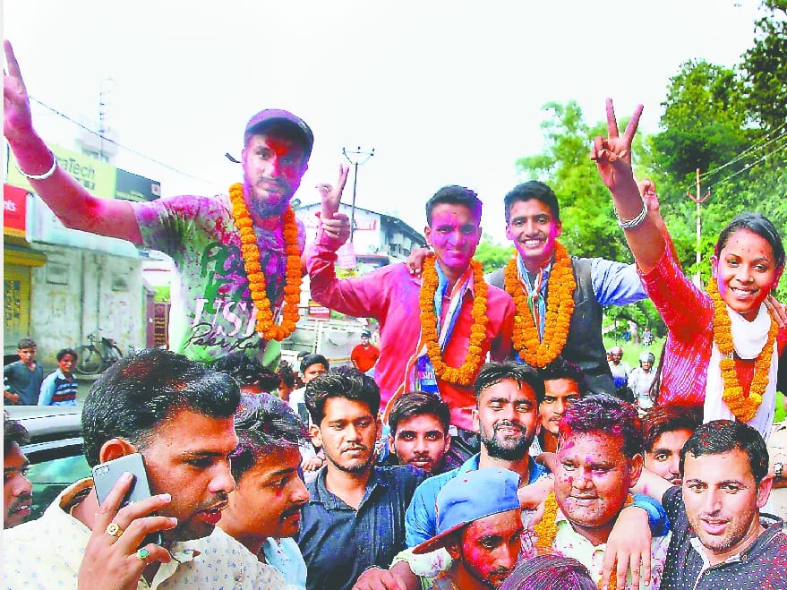 shubham become president of sgrr student union election 2017