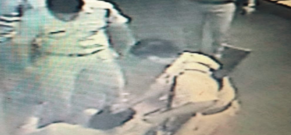 police rob the toll plaza and assault the staff, caught on cctv