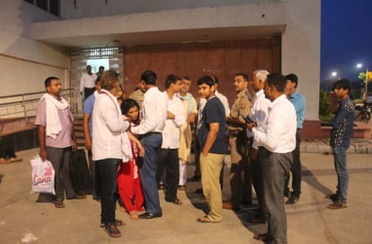 12th class student dies falling from school roof, doubt on 'Blue Whale'