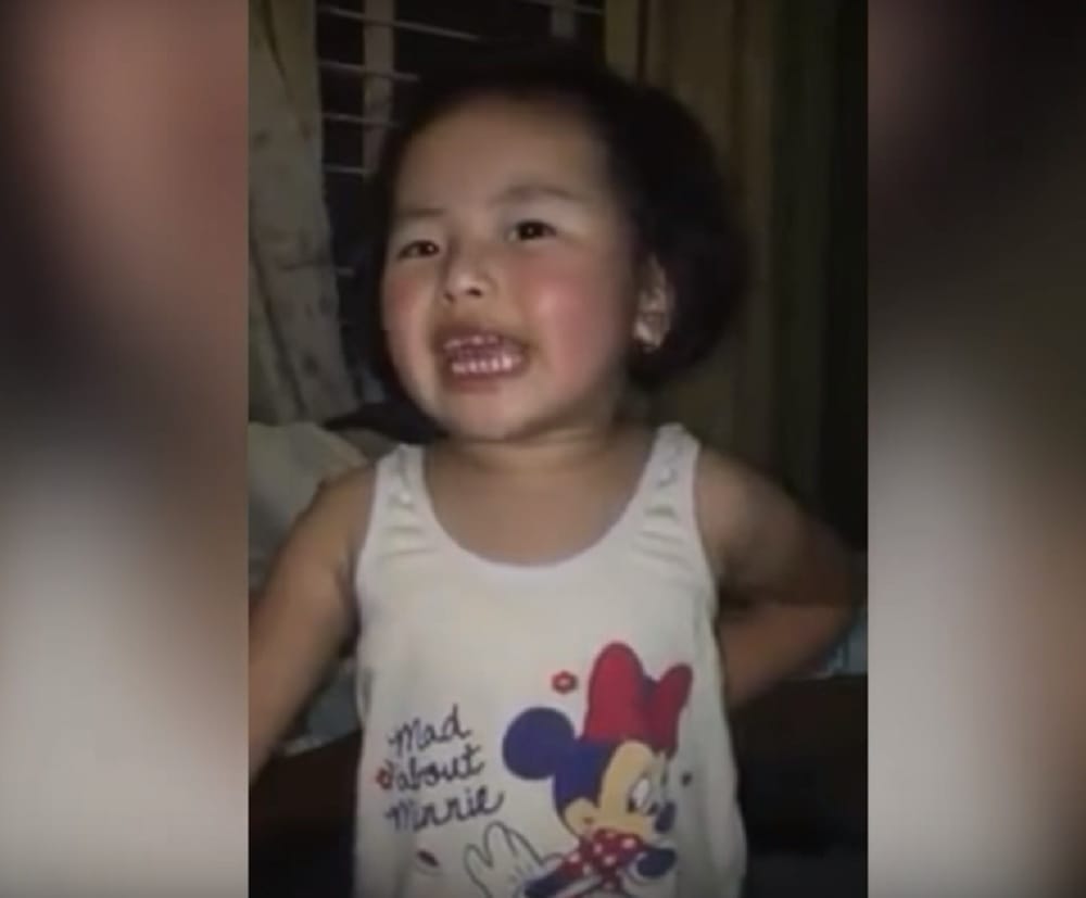 Viral Video cute girl sing the song Vande matram