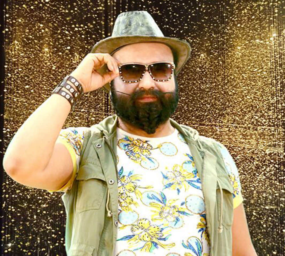 bollywood actor Gurmeet Ram Rahim Singh luxry lifestyle