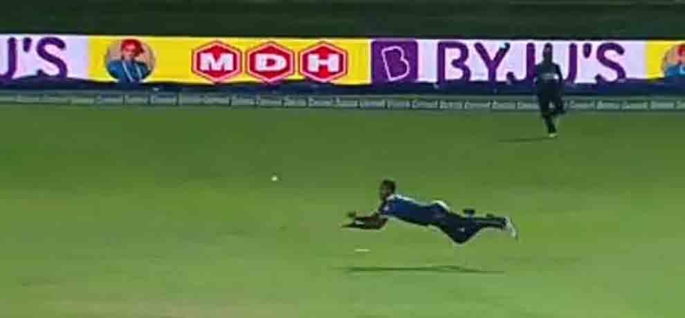 mathews take a stunner in second odi against india