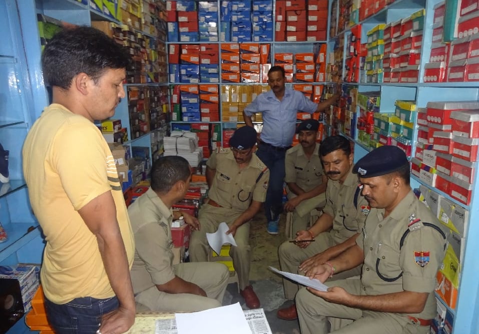 china sent shoes in boxes of cover indian national flag 