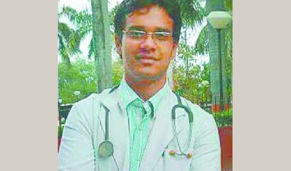   doctor brutally killed in delhi, dead body found in reporting room