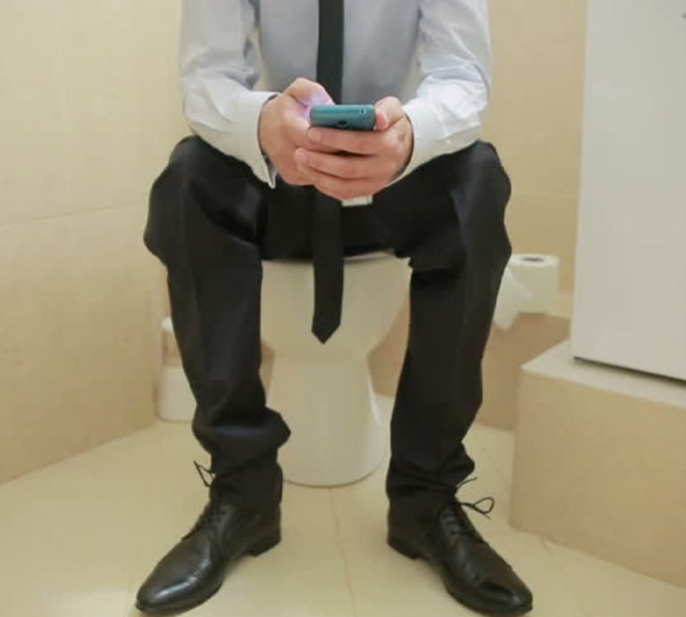 Using phone in toilet will leave bad effect on your health