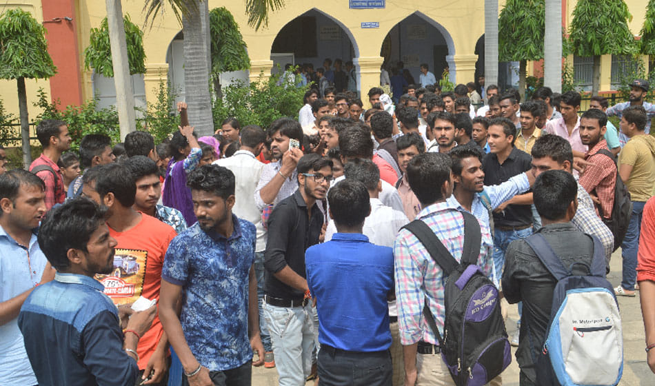 three girl students of mmh college ghaziabad tries to jump off college terrace