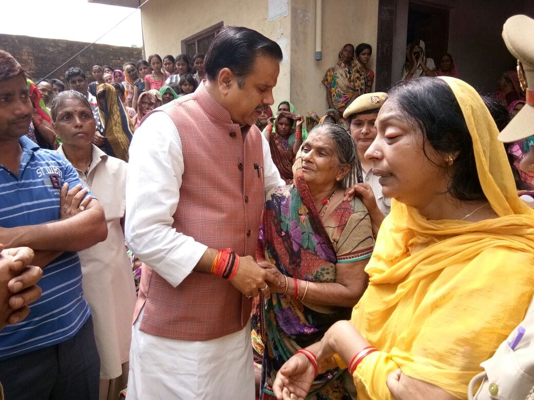 UP Minister of State reached Jaunpur martyr sub inspector For the last glimpse 