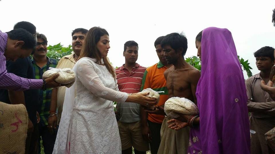 Bihar flood actress Pakhi Hegde reached for help of stranded people 