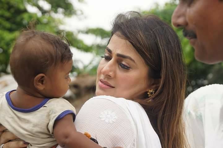 Bihar flood actress Pakhi Hegde reached for help of stranded people 