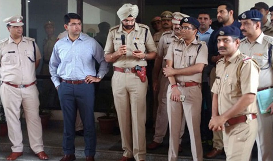 security tightened on all borders of delhi, section 144 imposed after violence by dera supporters
