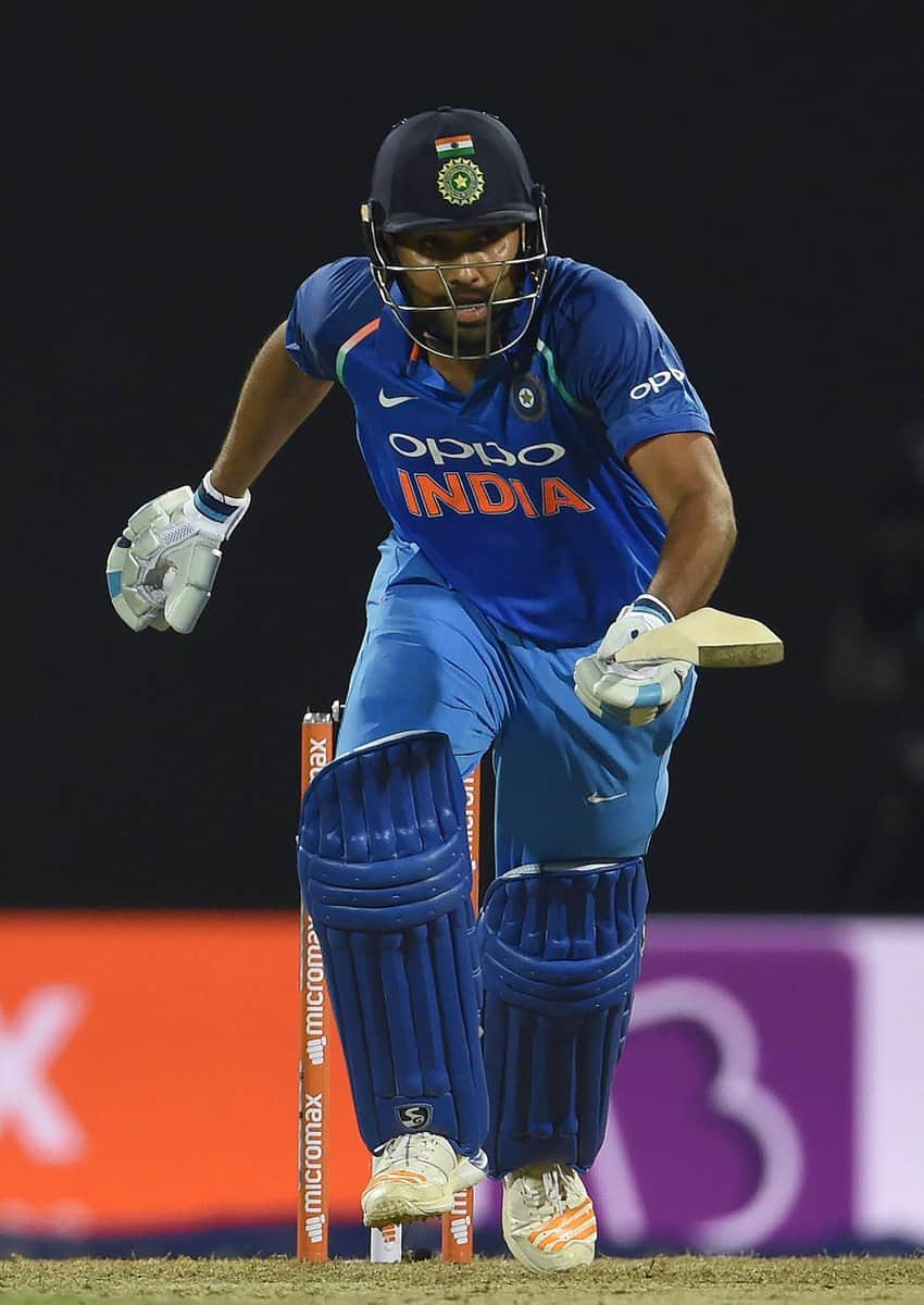 rohit sharma disappoints with their batters in first odi against sri lanka
