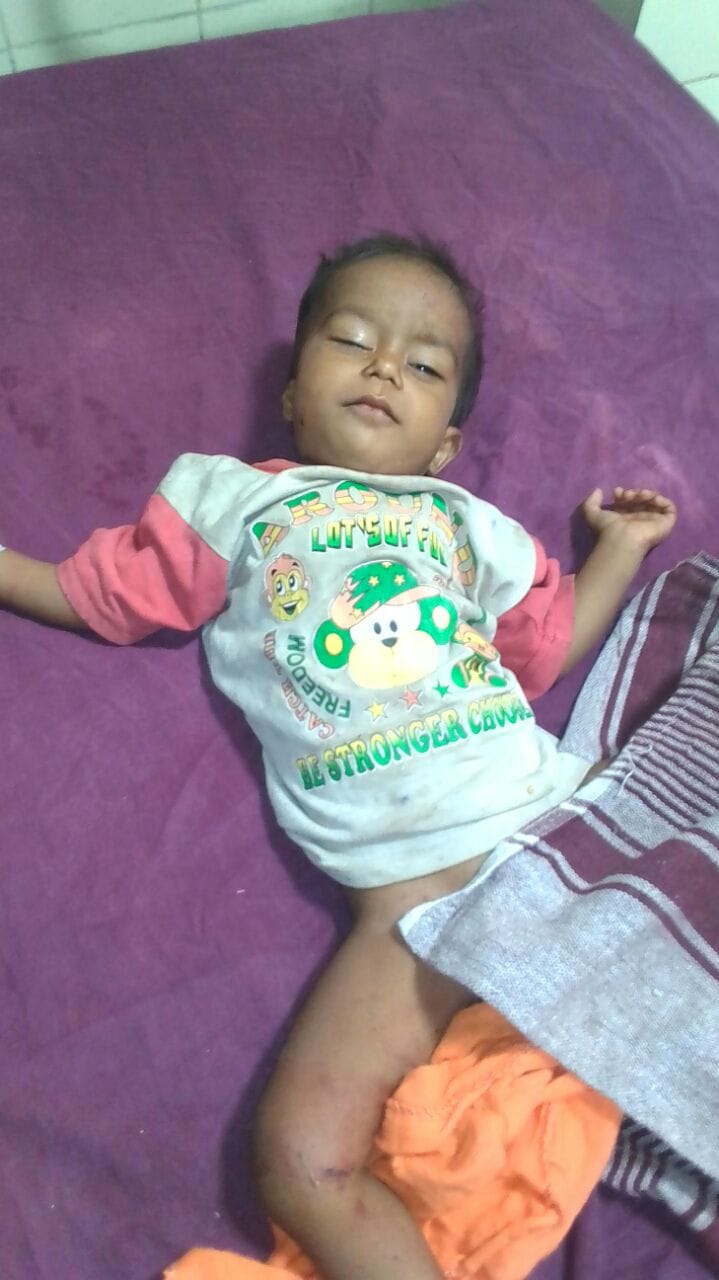 A women committed sucide in front of the train taking the child in the lap jaipur