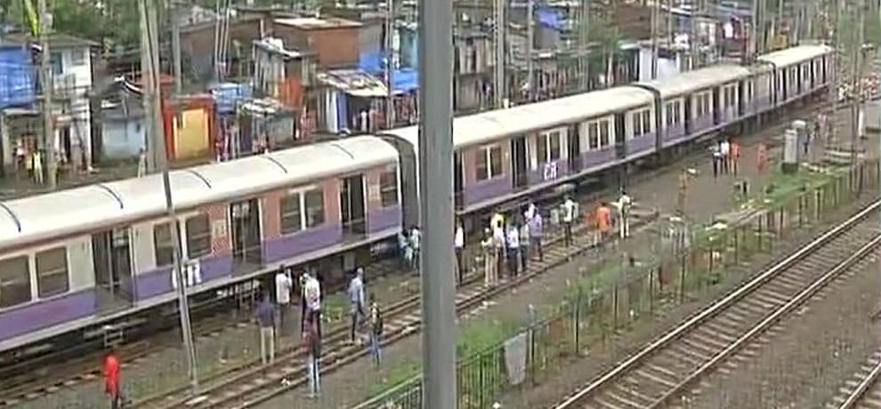 रेलवे ट्रैक पर मिला सफाईकर्मी का शव