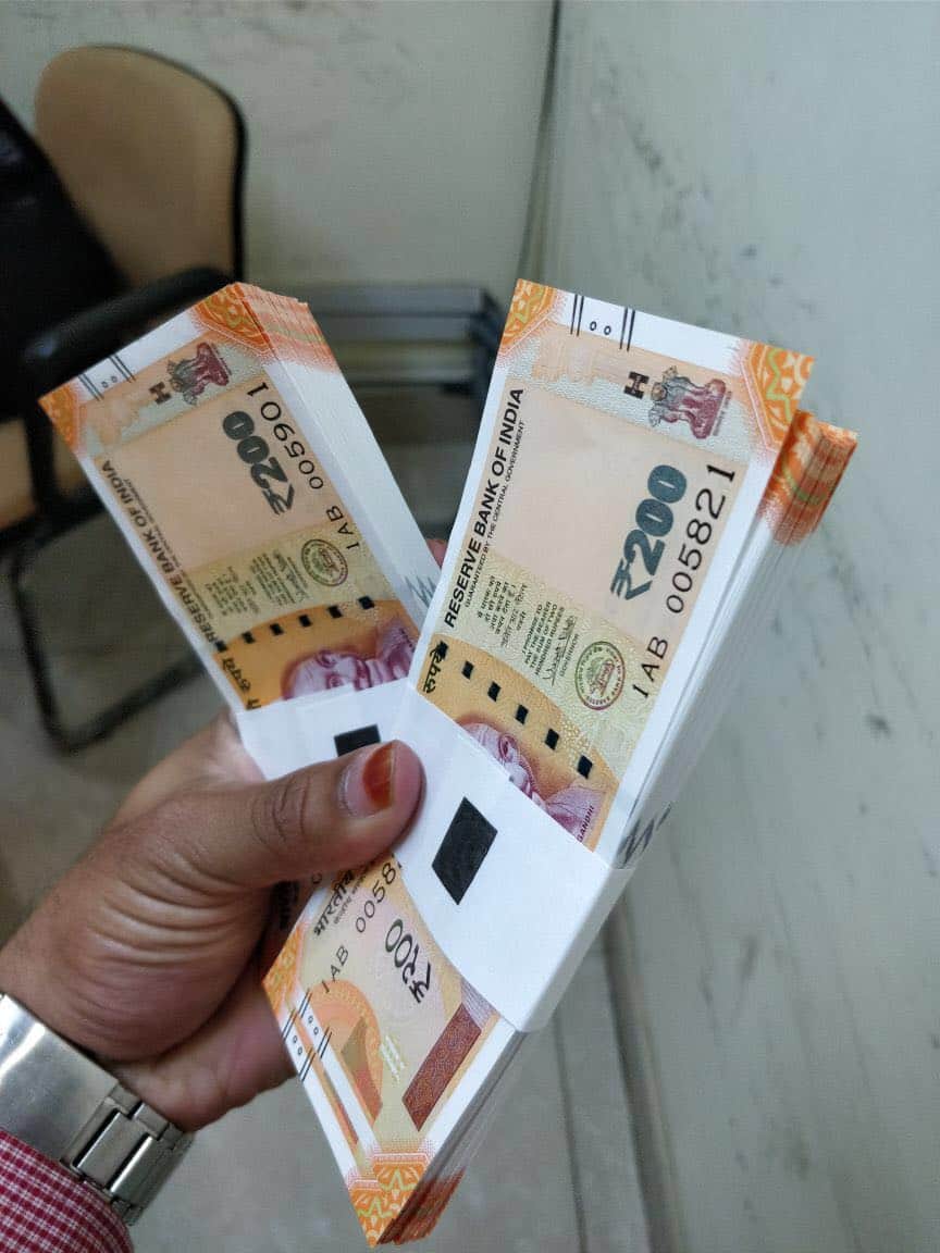 public facing trouble due to 200 rupee new note 
