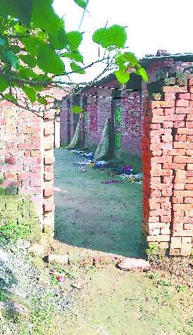 सिपाहियों को गच्चा देकर जंक्शन से बंदी फरार