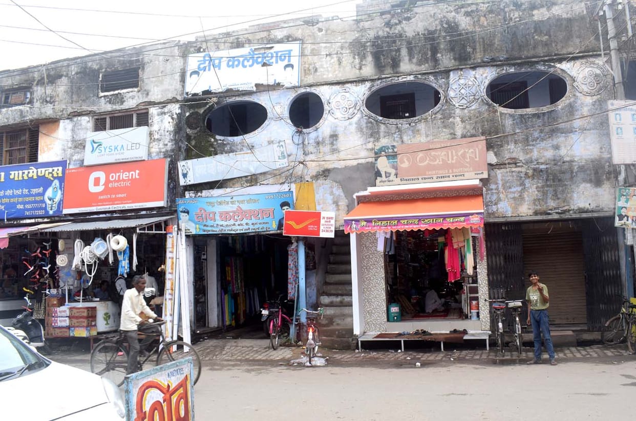 Ujani Post Office threatens to blow bomb