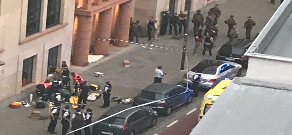 Belgian soldiers shot a Man who attacks on troops with knife in Brussels