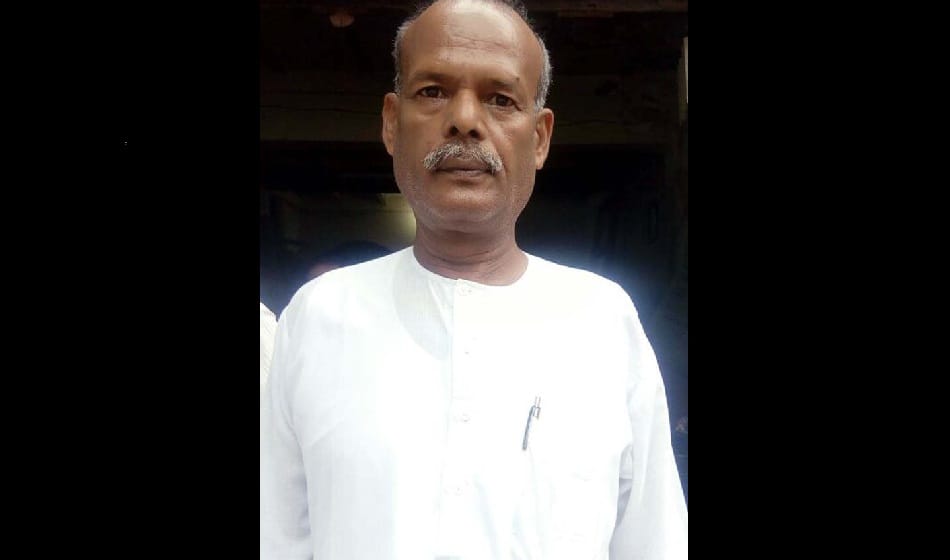 delhi businessman bravely faces miscreants rushed to loot showroom