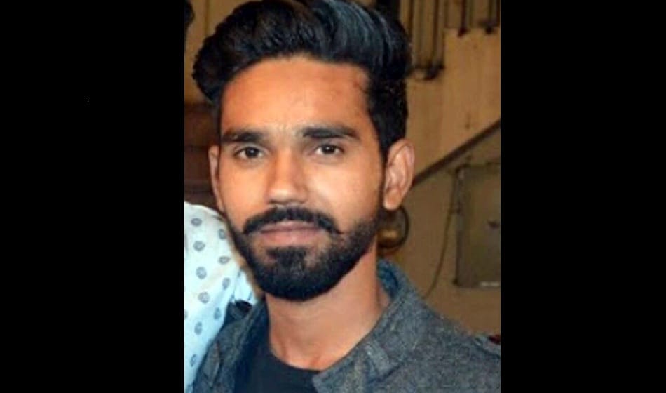 delhi businessman bravely faces miscreants rushed to loot showroom
