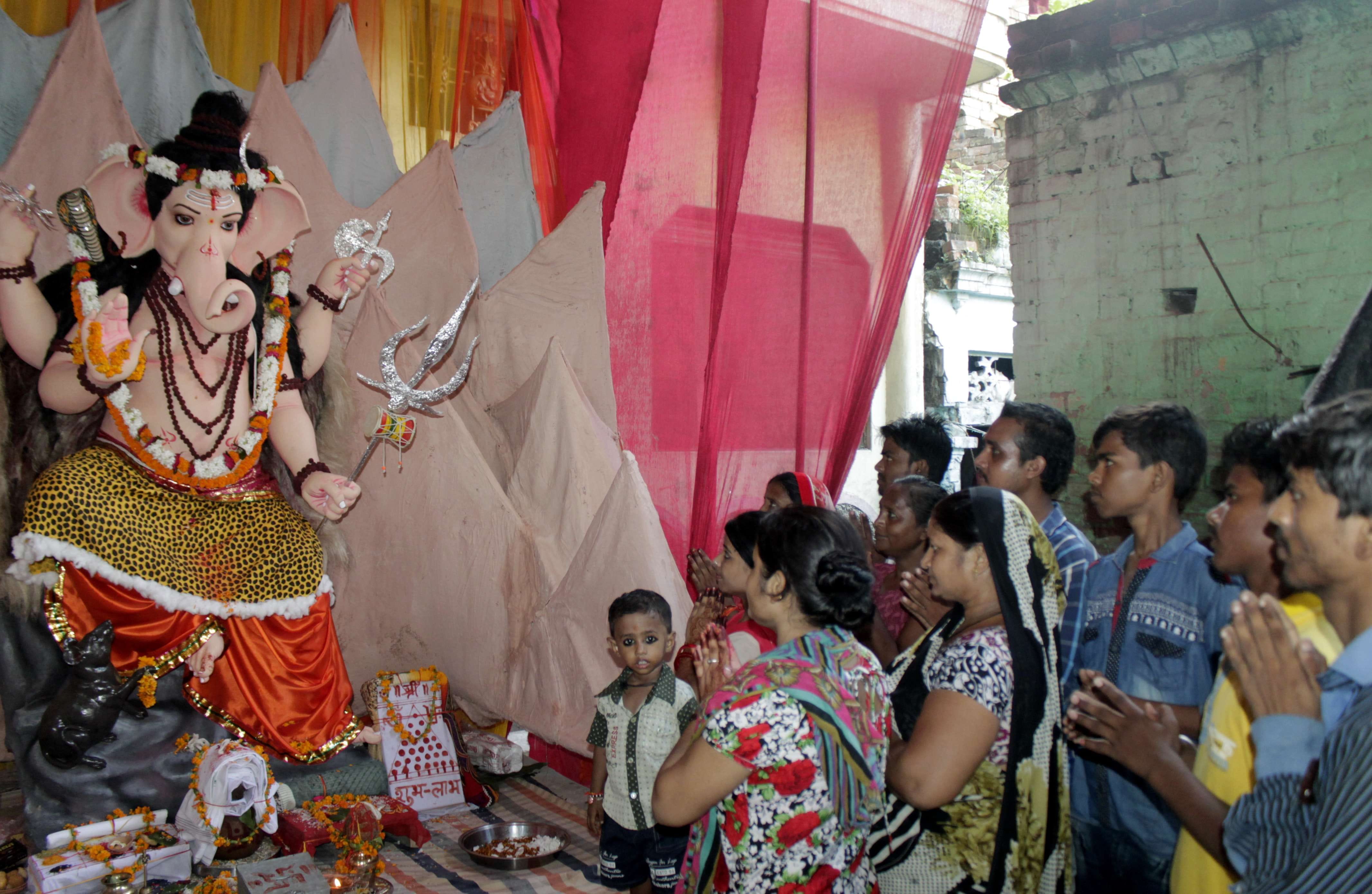 ganesh chaturthi celebration going in varanasi