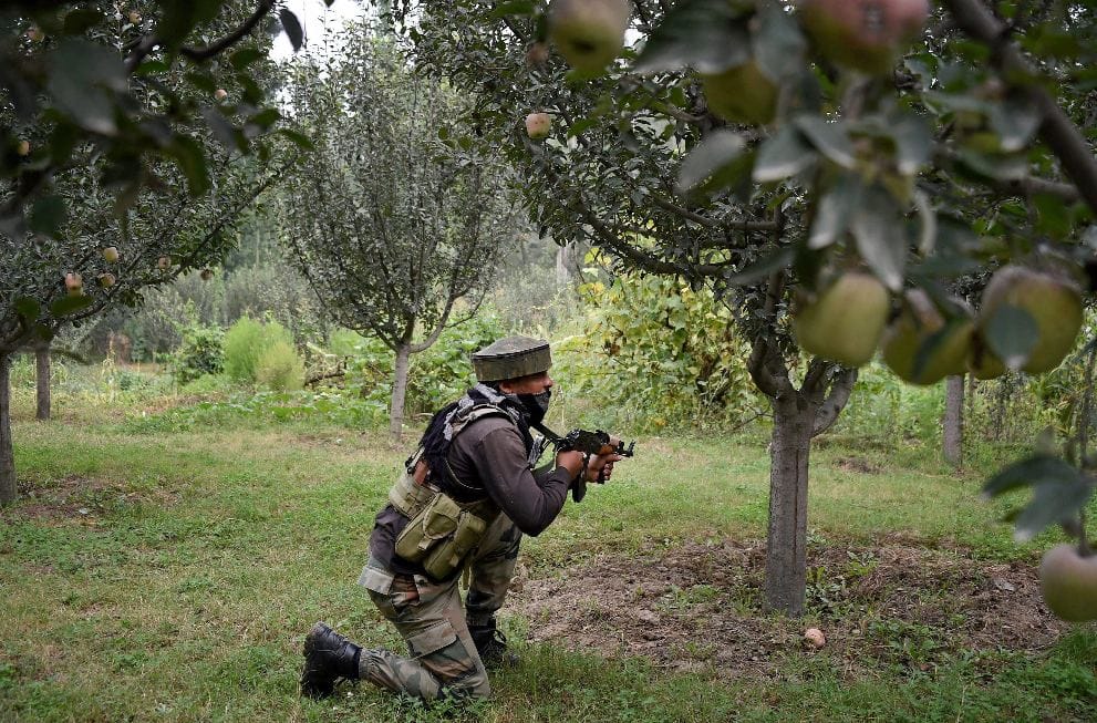 Pulwama Encounter: 1 Policeman has lost his life, encounter underway