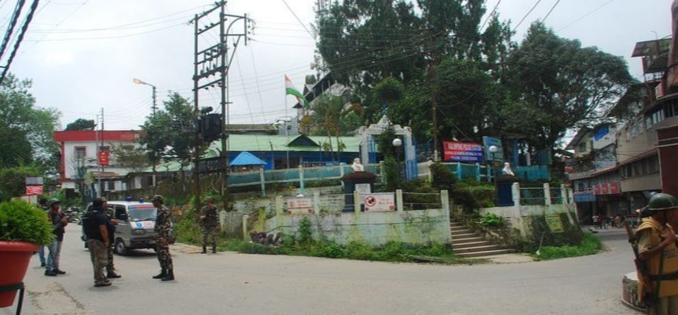 Explosive thrown at a Sikkim-bound truck by unidentified miscreants in Kalimpong in WB