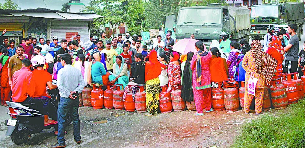 हल्द्वानी में घरेलू गैस सिलेंडर की किल्लत
