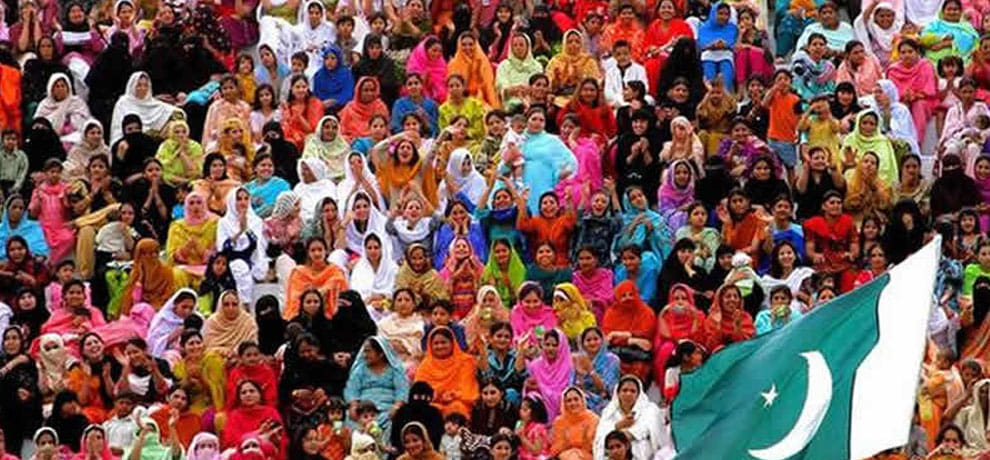pakistan population rised fifty seven percent in just ninteen years