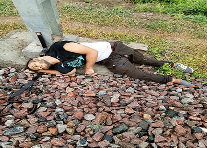 Police man threw the young man away from train in jhansi