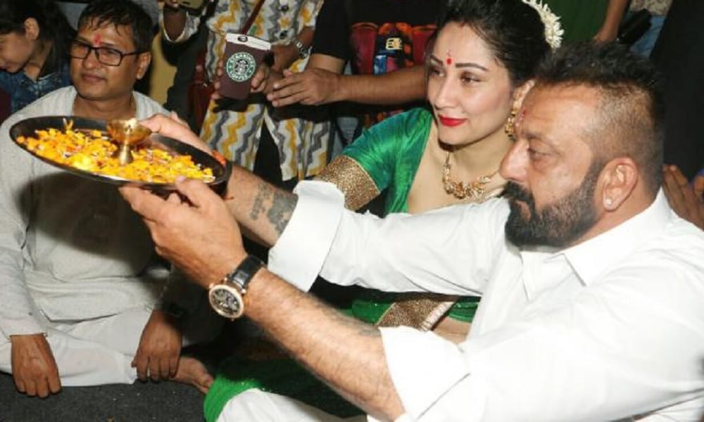 After doing aarti Sanjay dutt says Ganpati blessings are always with me 