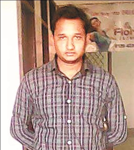  The body was thrown at the temple by killing the hardware trader