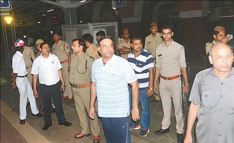  Trains stopped with violence of Haryana