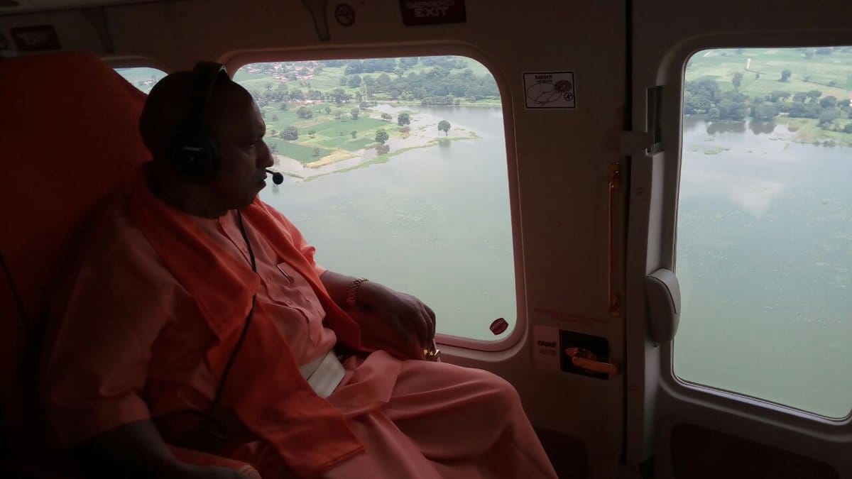 CM Yogi visits flood affected areas of Ballia, welcome with black flag