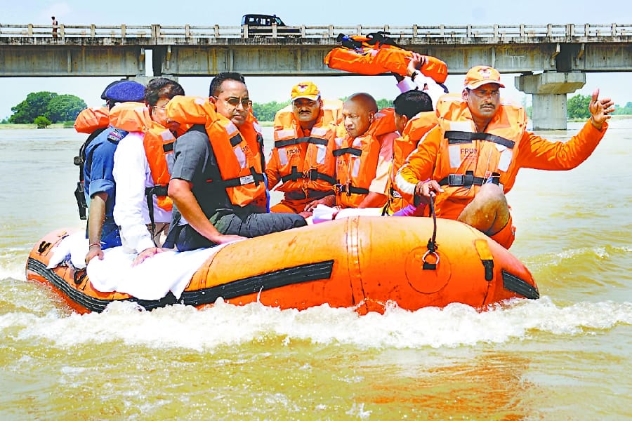 UP government to give 95 thousand rupees to people whose houses were ruined in flood.
