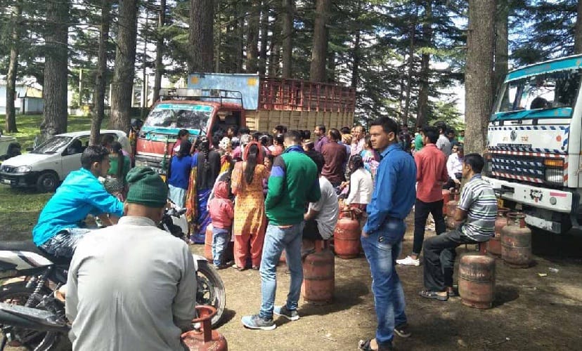 Several days later, 394 gas cylinders arrived in Pati