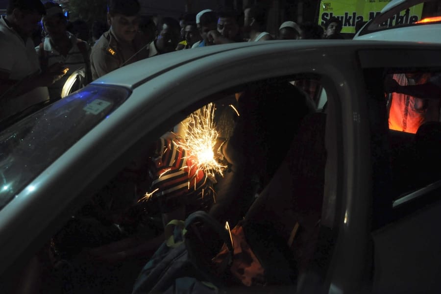 accident on gudamba ring road in Lucknow.