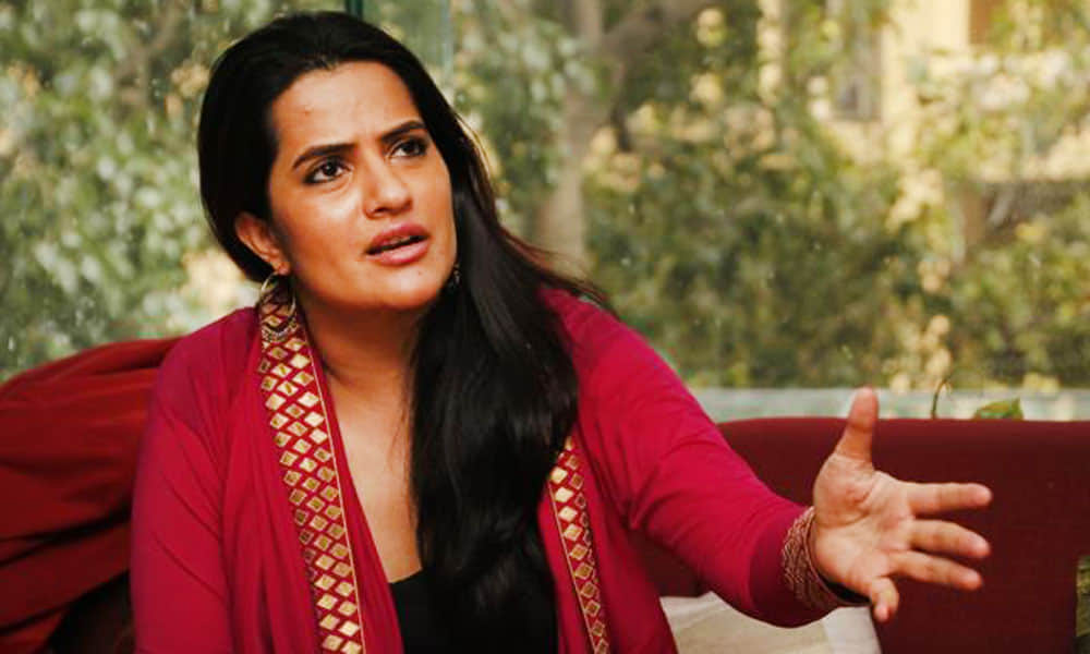 Sona Mohapatra Gives A Witty Reply To a User Who Asks Her Why all feminists have to show cleavage