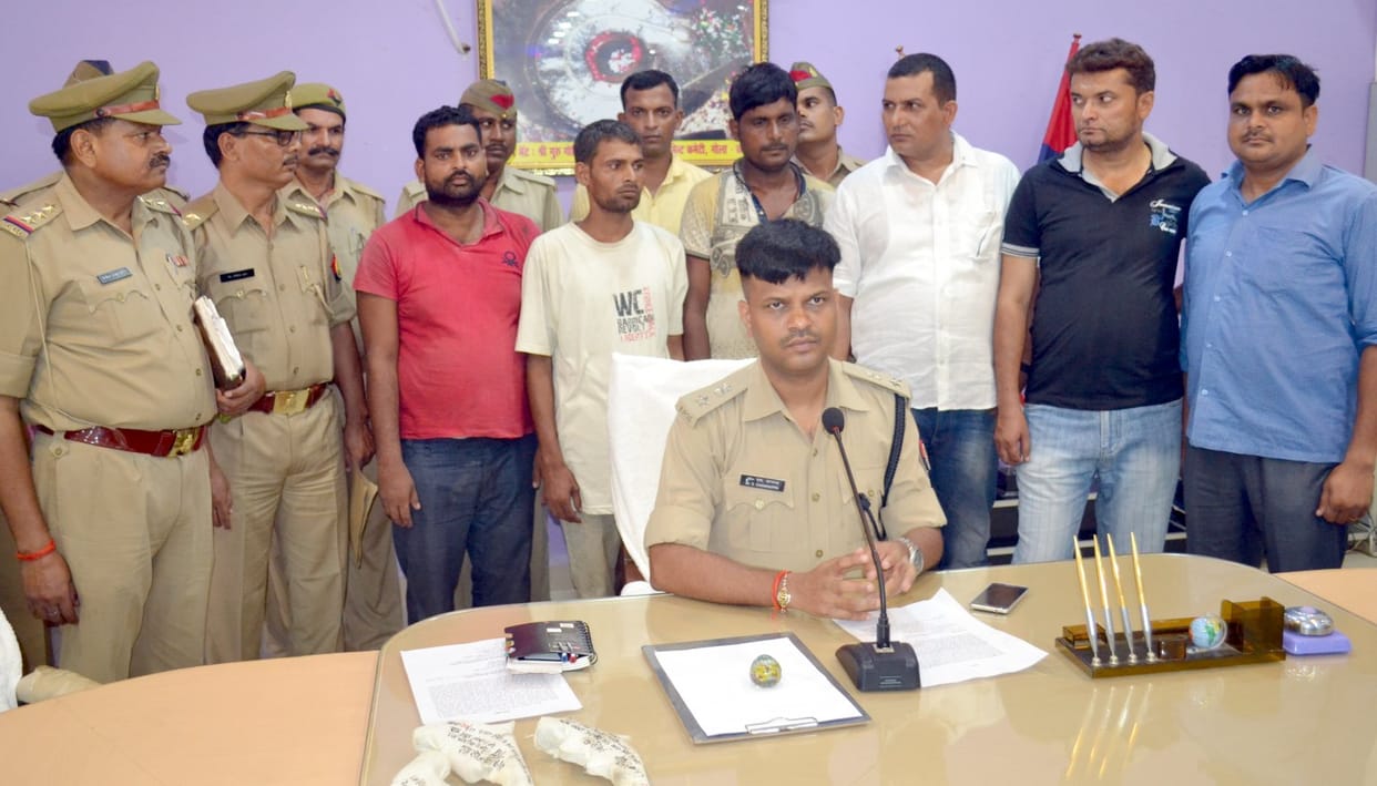 shahjahanpur gang fired on police official
