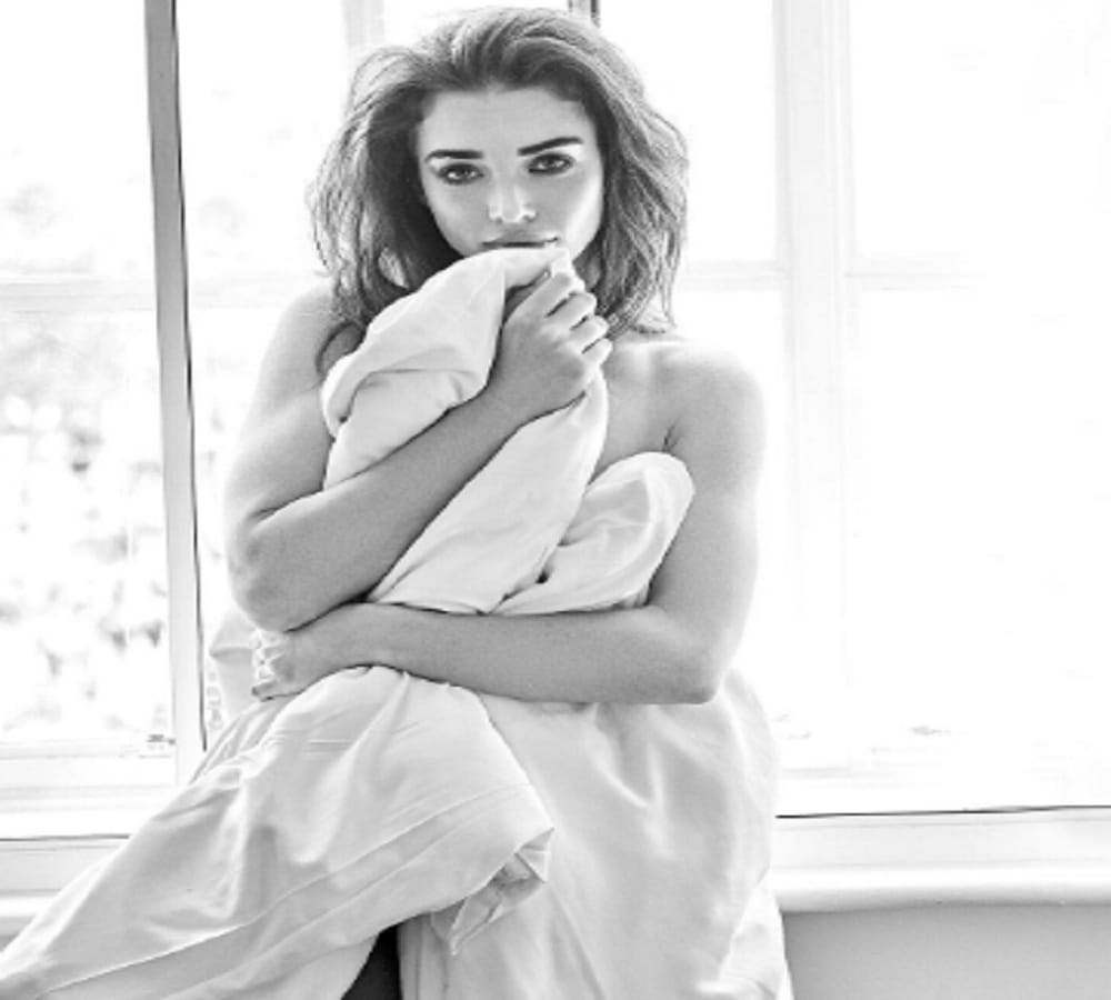 Amy Jackson photo shoot for FHM India magazine 