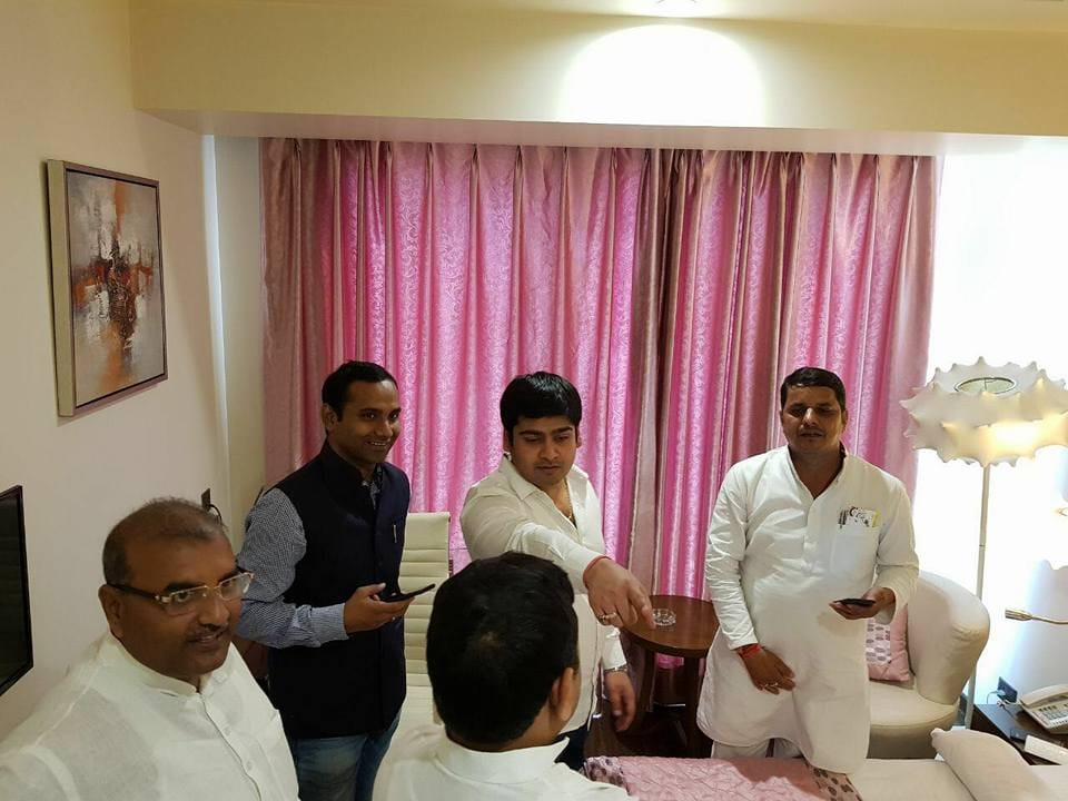 Modi ministers son provide hospitality to lalu yadavs ministers