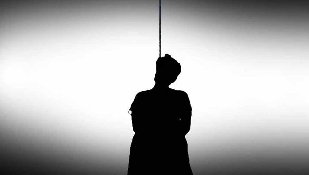 mba student hanged himself in balcony in Ghaziabad