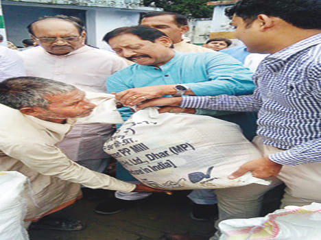 Flood victims in front of minister's arbitrariness