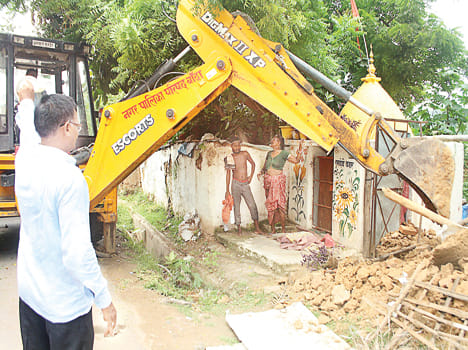 Hut built on government land