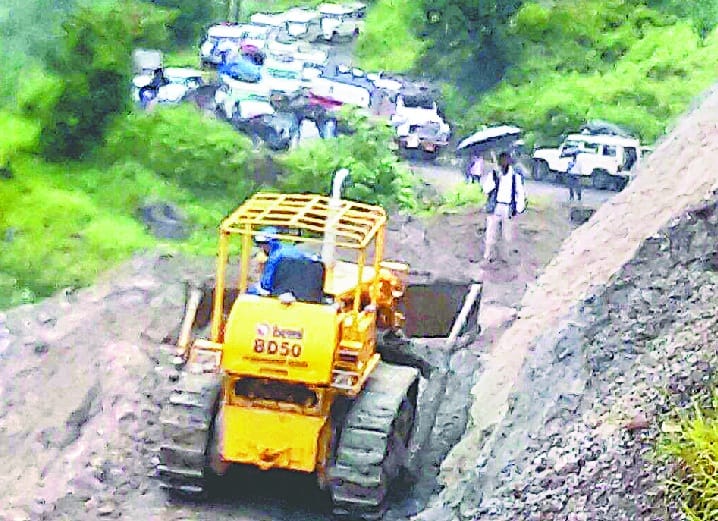 Thal-Munasari road remained closed for five hours