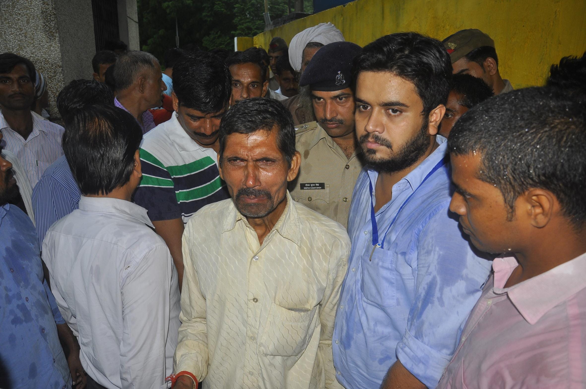 dogs eaten up dead body of a woman in lohia hospital in Lucknow.