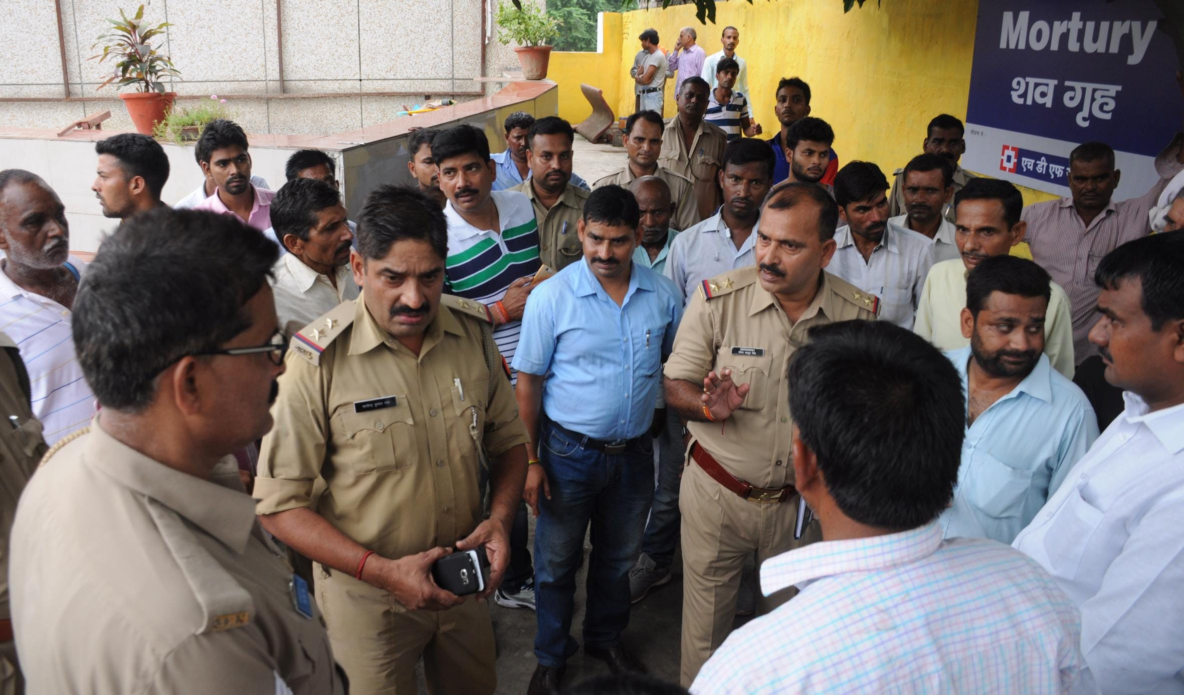 dogs eaten up dead body of a woman in lohia hospital in Lucknow.