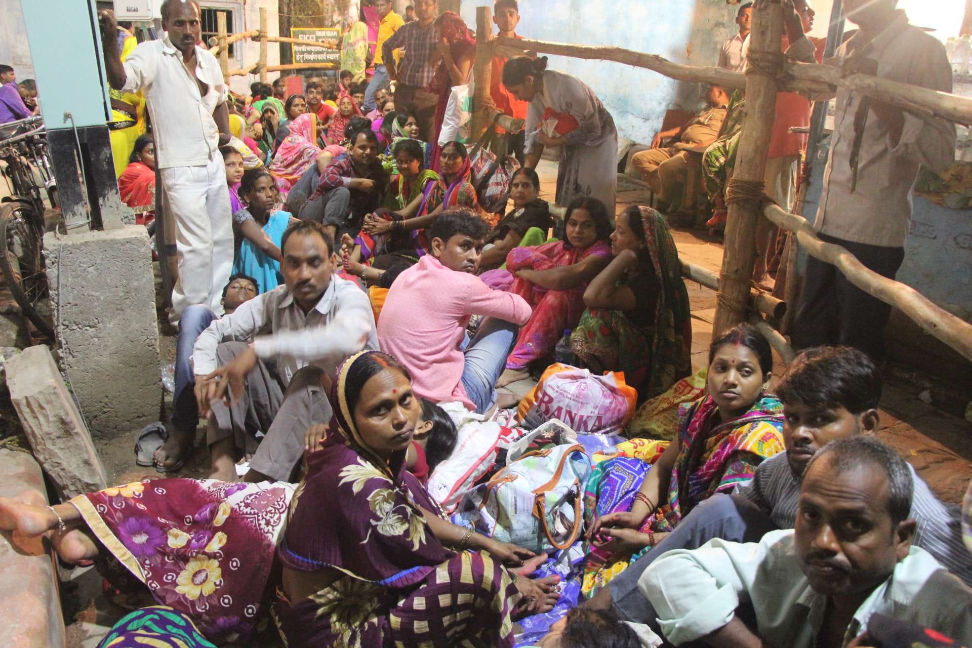 Varanasi couples bath in Lolark Kund for son, three KM long line 