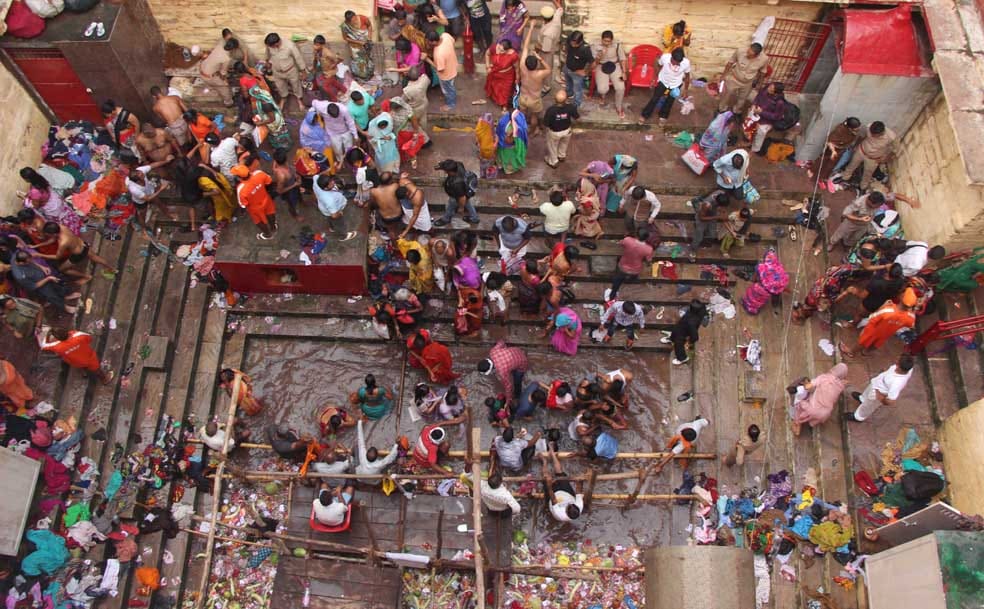 lolark kund bath one person died due to fall 