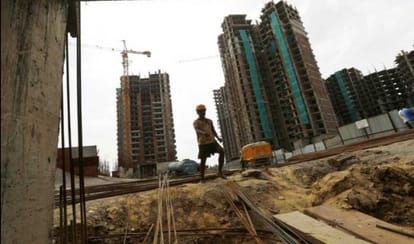 woman buyers express disappointment via song to mahesh sharma against amrapali builders